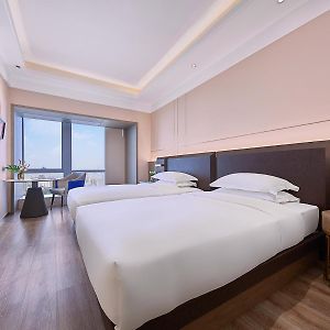 Light Luxury City View Twin Room